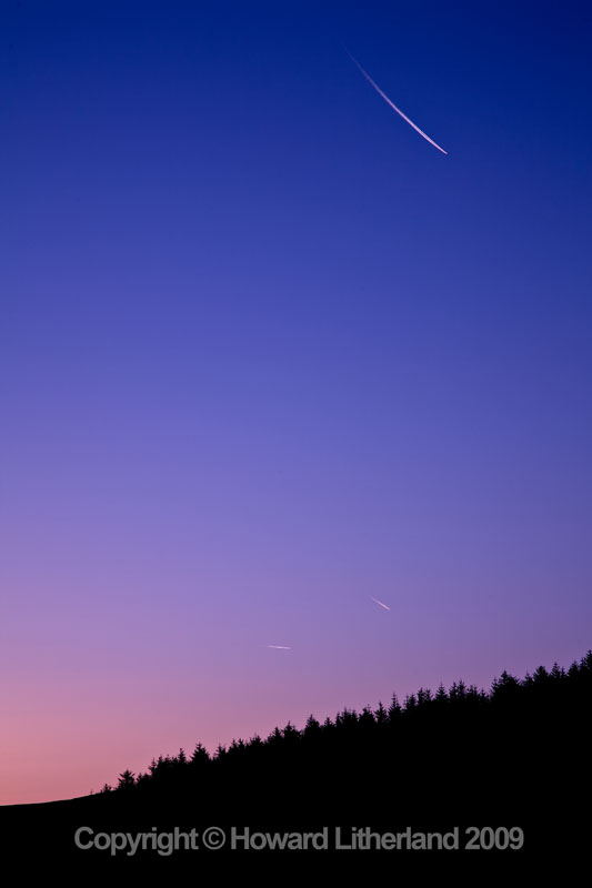 Aircraft contrail, Moel Famau, North Wales