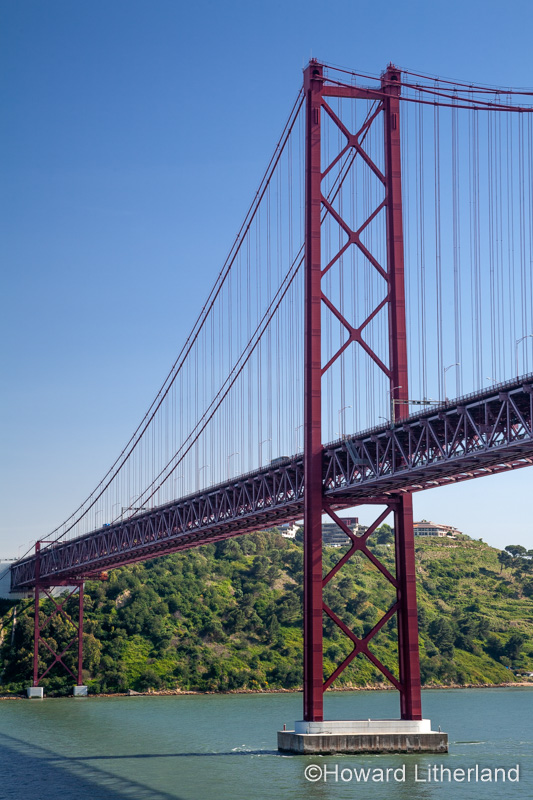 Ponte 25 de Abril bridge, Lisbon, Portugal