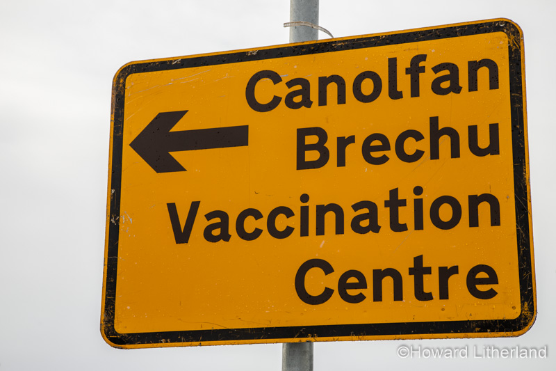 Covid vaccination centre sign in english and welsh languages